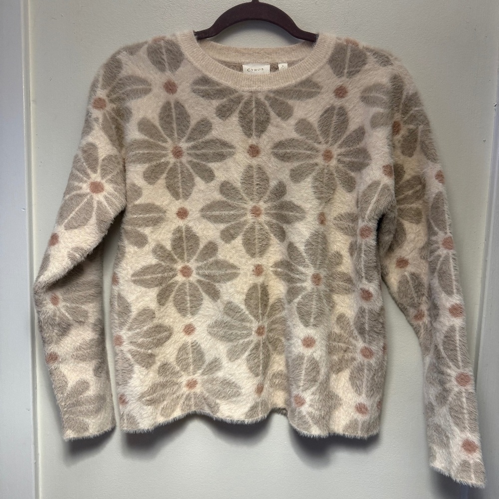 Cyrus Beige and Brown Crewneck Flower Sweater Size Small